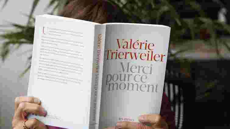 Книга про життя президента Франції очолила список бестселерів