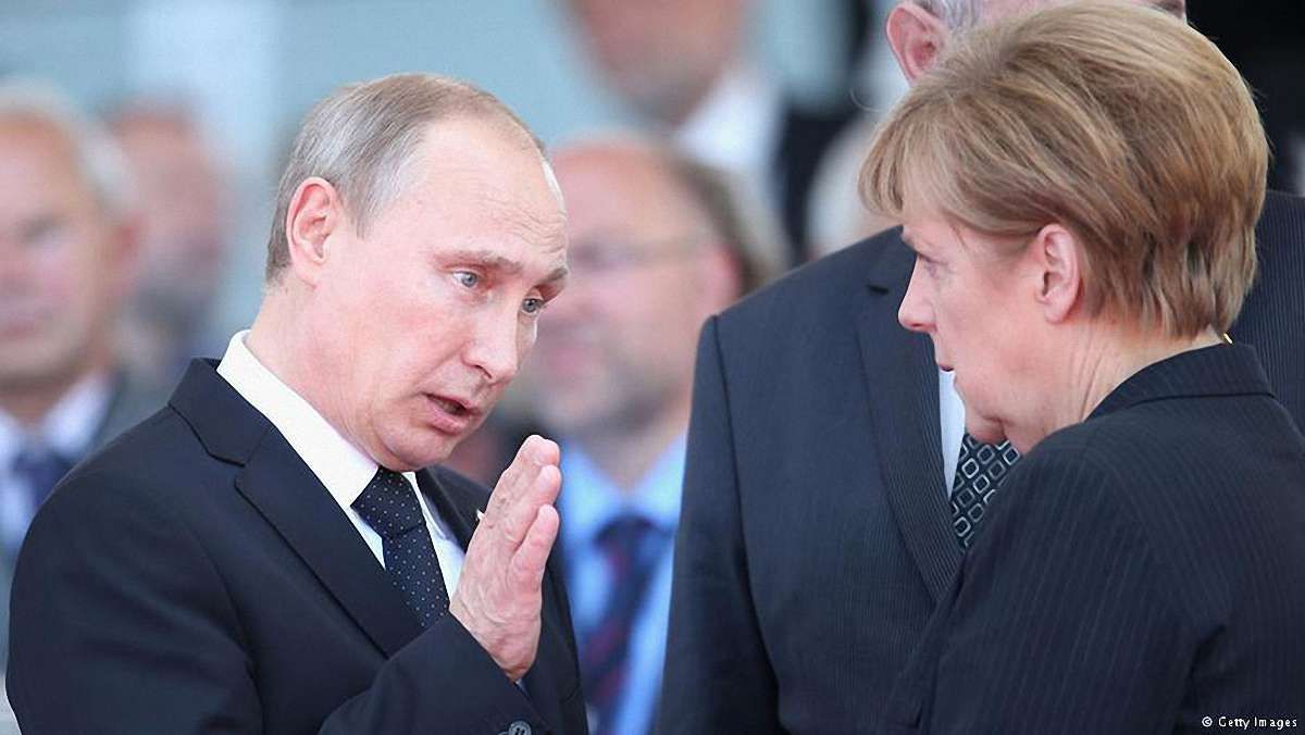 Путін і Меркель позитивно оцінили відтермінування імплементації УА України з ЄС