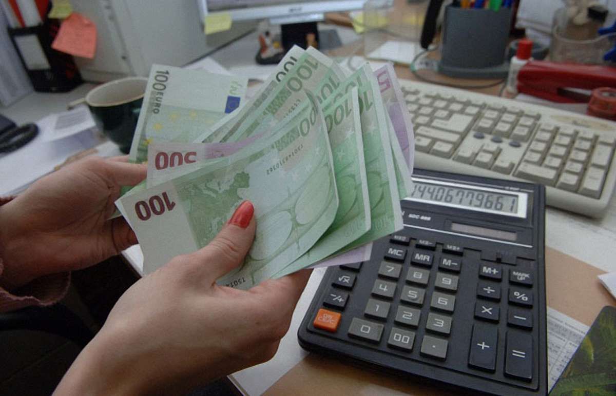 В Росії курс євро перевищив 50 рублів