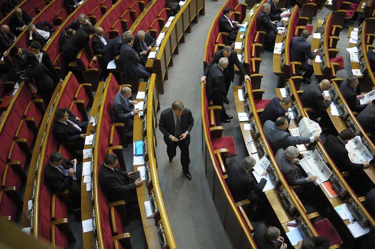 Порошенко аргументував голосування за свій закон «великою війною», - депутати
