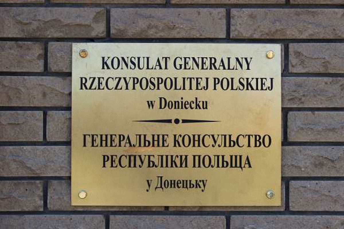 Бойовики в Донецьку захопили консульства Польщі та Чехії, - РНБО