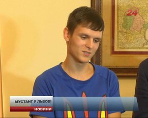 До Львова приїхав руфер Мустанг, який розмалював «сталінську висотку»