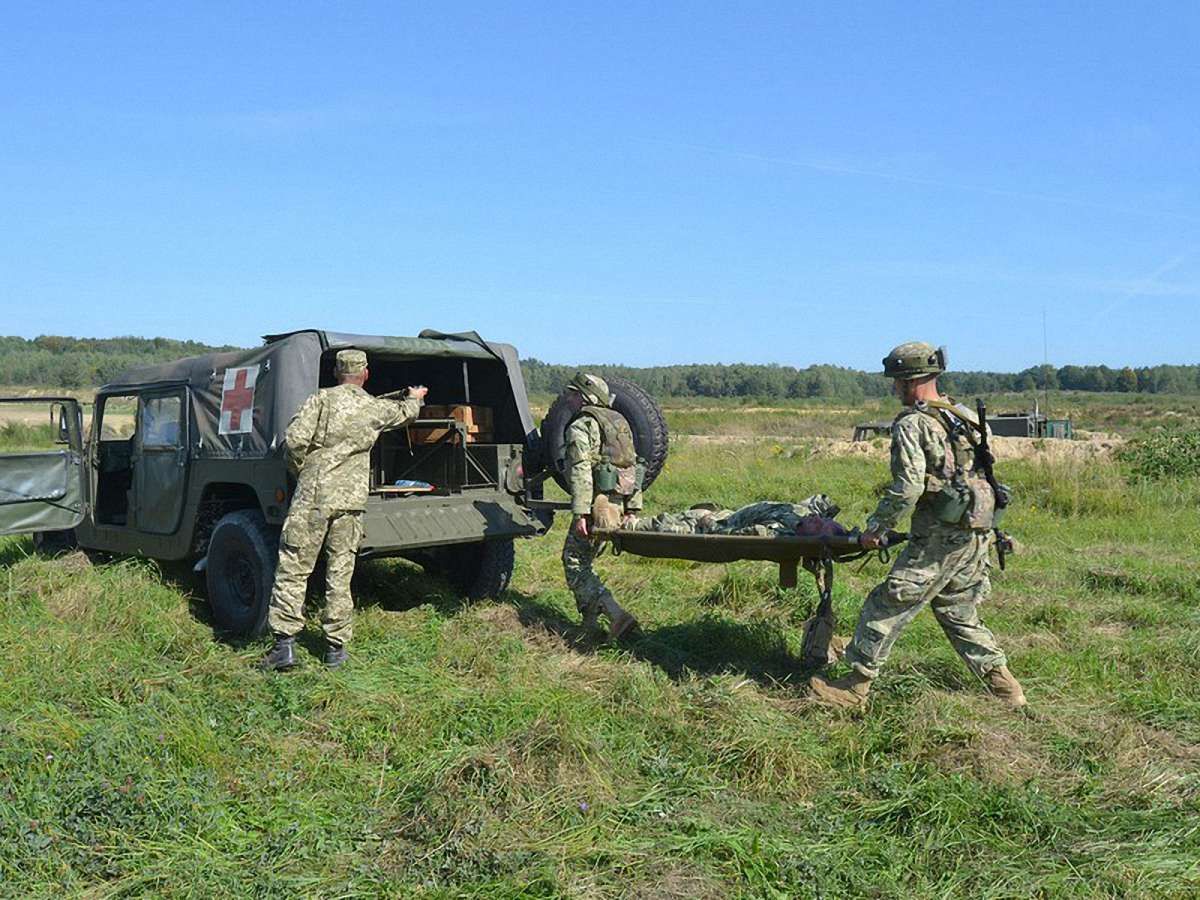 Під час військових навчань на Львівщині відпрацювали техніку надання медичної допомоги