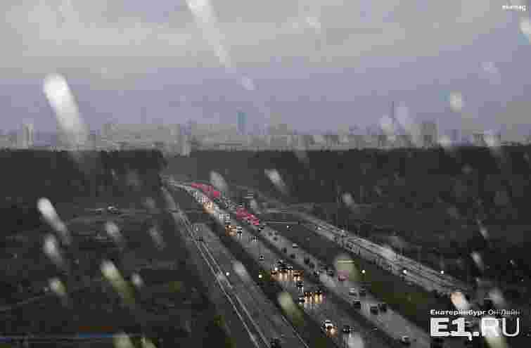 В Єкатеринбурзі випав сніг і навіть почалася заметіль