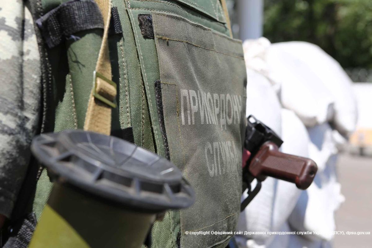 Росія стягує війська до кордону з Кримом, - ДПСУ