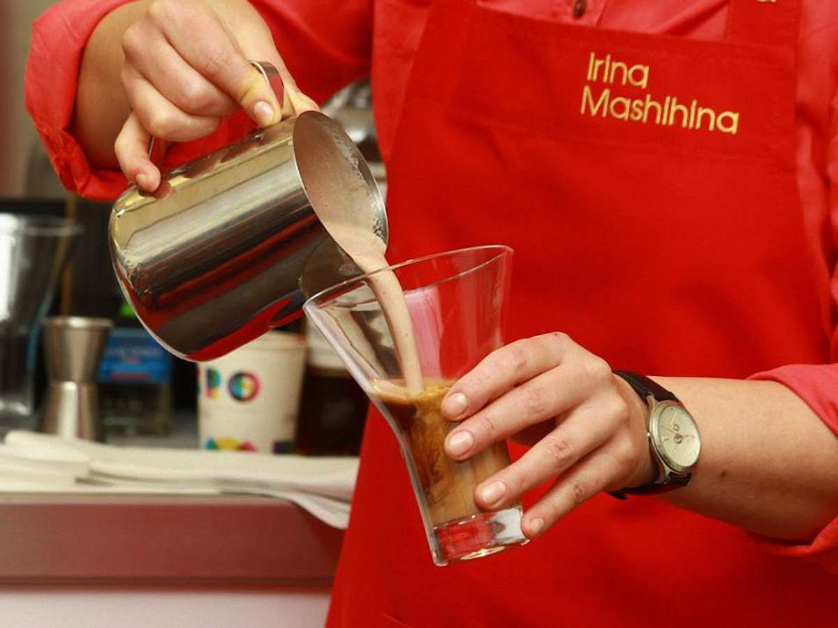 Львів'янам показали майстер-клас із приготування коктейлів на основі кави
