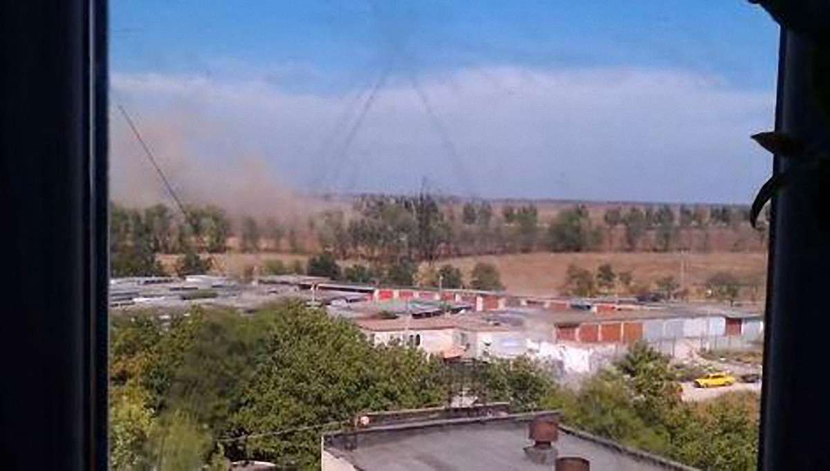 У передмісті Маріуполя обстріляли два блокпости сил АТО