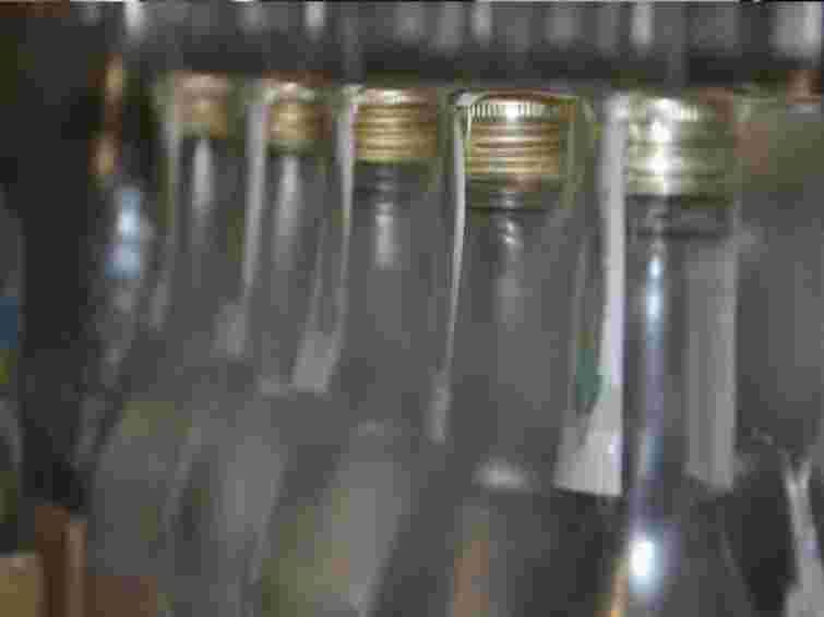 На Львівщині викрили цех, де підробляли горілку відомих українських виробників