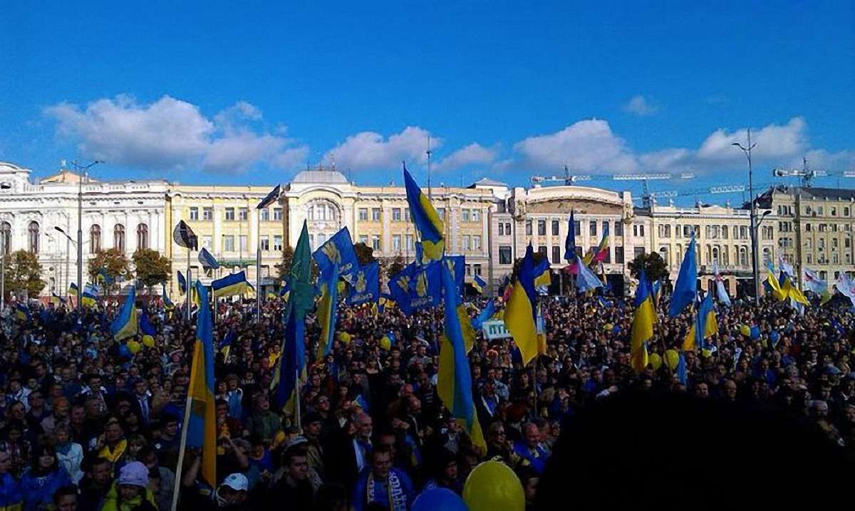 На Марш «Харків – це Україна» вийшли майже 8 тисяч людей 