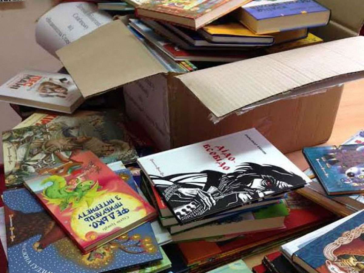 «Видавництво Старого Лева» подарувало книжки бібліотеці Слов’янська