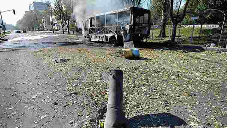 У Донецьку снаряди потрапили в маршрутку і школу, загинули 10 людей