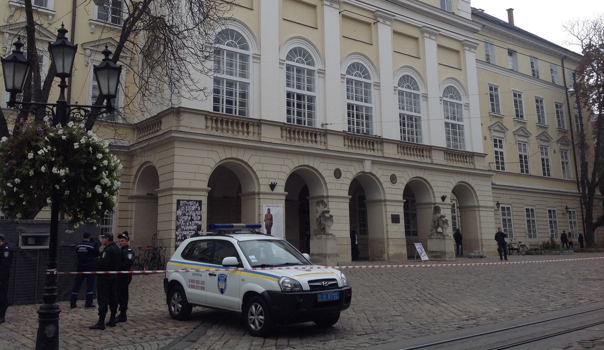 З львівської ратуші евакуювали чиновників і відвідувачів