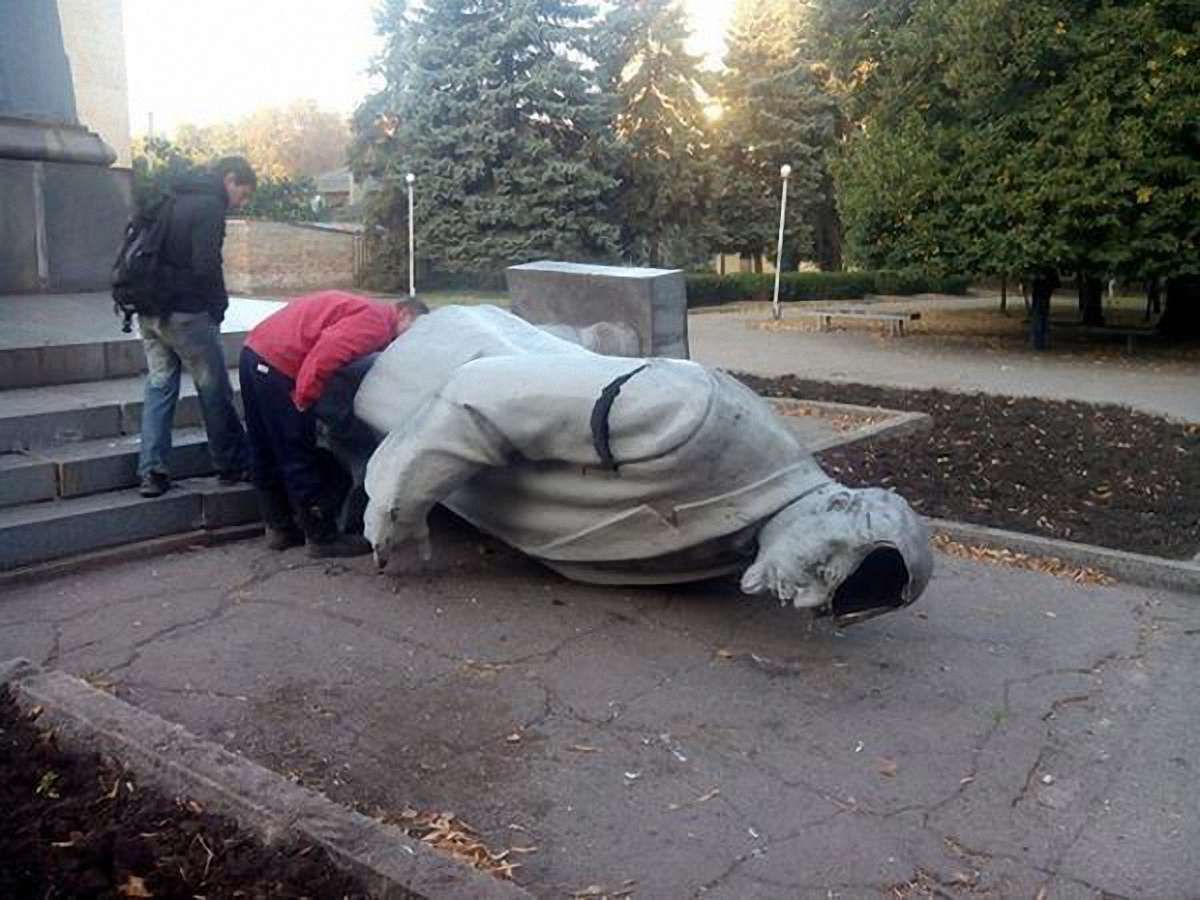 Кривий Ріг перейняв естафету "ленінопаду" від Харкова