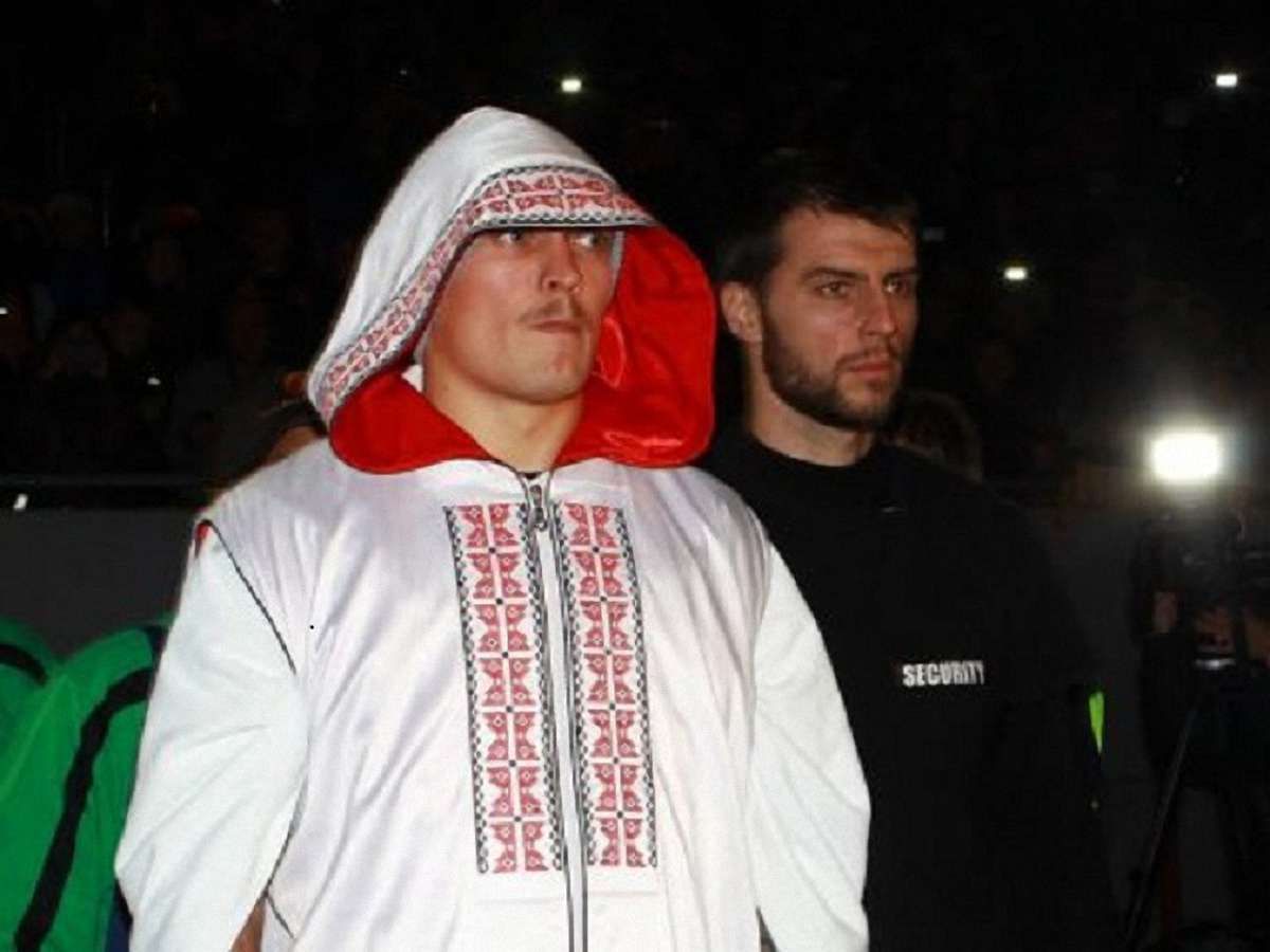 Усик разом із прем'єром Криму відкрив боксерський турнір у Сімферополі