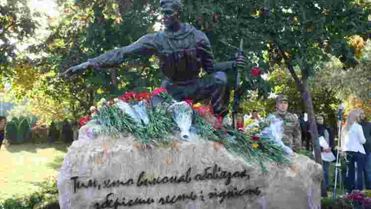 У Києві встановили пам'ятник воїнам-патріотам України 