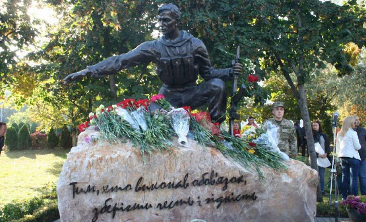 У Києві встановили пам'ятник воїнам-патріотам України 