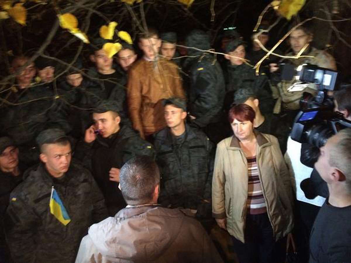 Головний військовий прокурор пообіцяв демобілізувати нацгвардійців, які протестують під АП