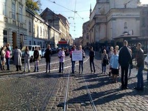 Фронтовики та родичі вояків Третього батальйону тероборони заблокували центр Львова