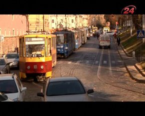 У центрі Львова автомобіль збив трьох учасників вуличного пікету 