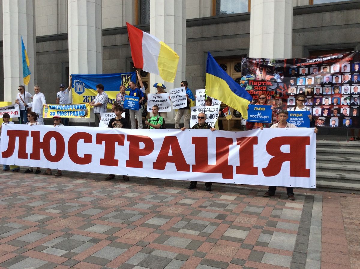 Уряд опублікував список високопосадовців, звільнених через люстрацію
