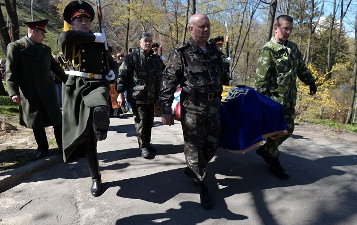 У Дніпропетровську поховали 21 невідомого бійця, які загинули у зоні АТО