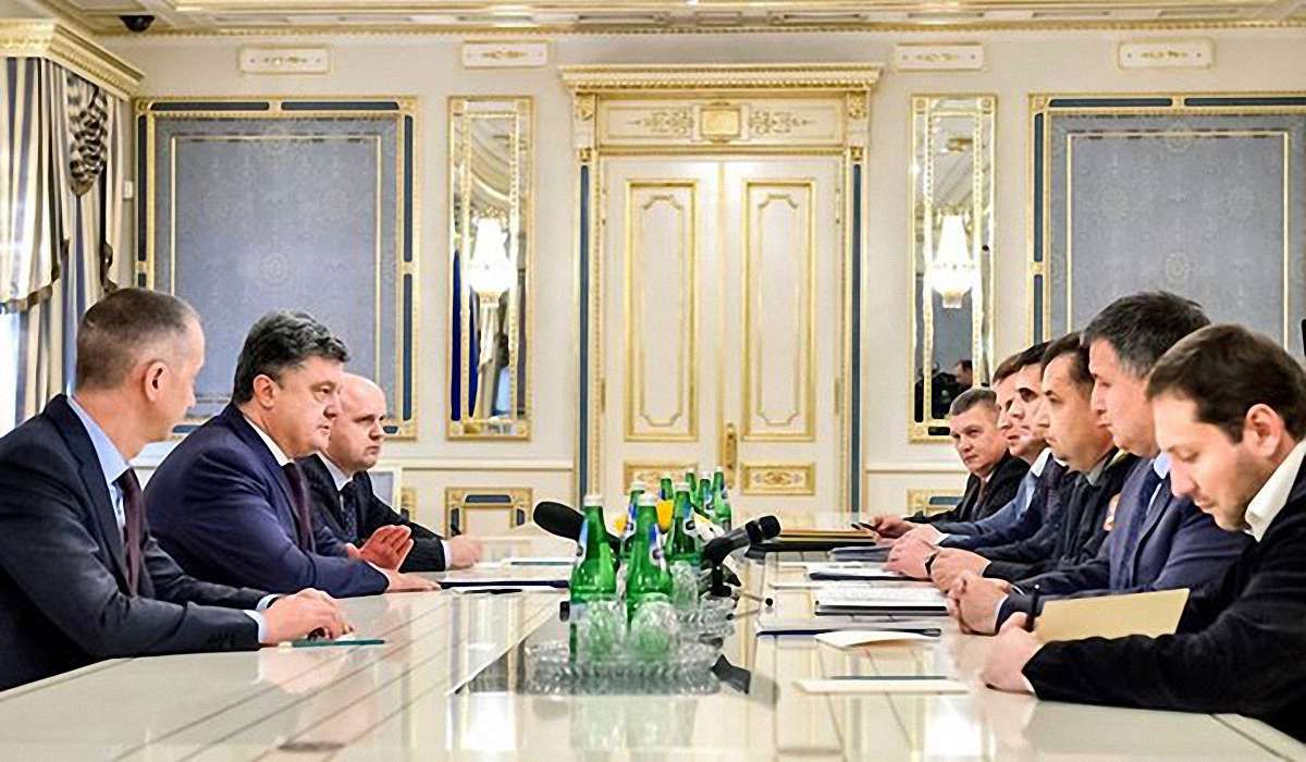Президент доручив силовикам забезпечити правопорядок під час виборів
