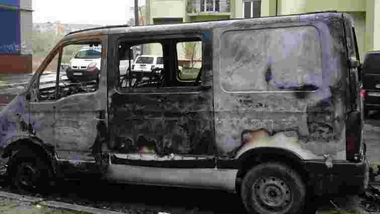 На Львівщині спалили два автомобілі волонтерів