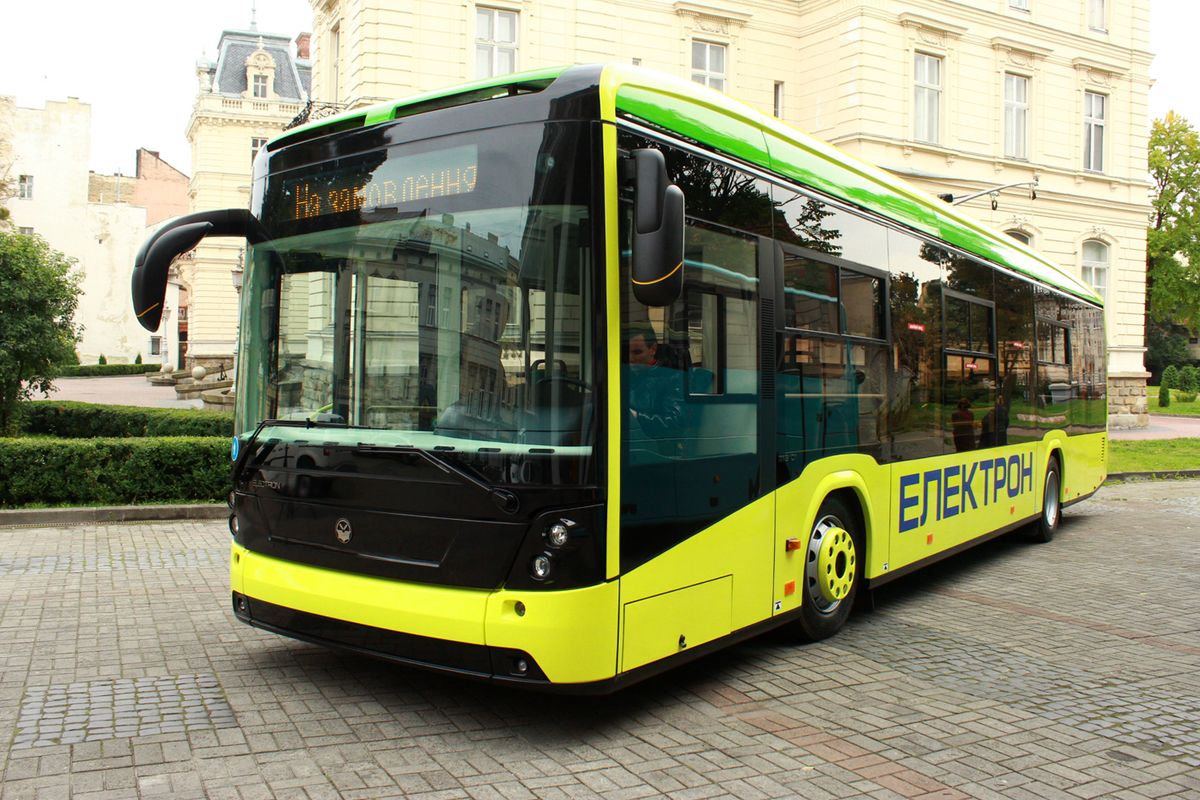 Львовом почав курсувати новий низькопідлоговий тролейбус «Електрон»