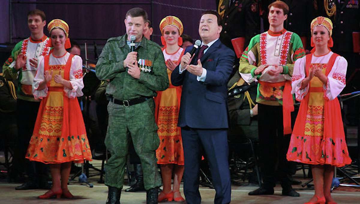 У Донецьку Кобзон заспівав разом з Захарченком