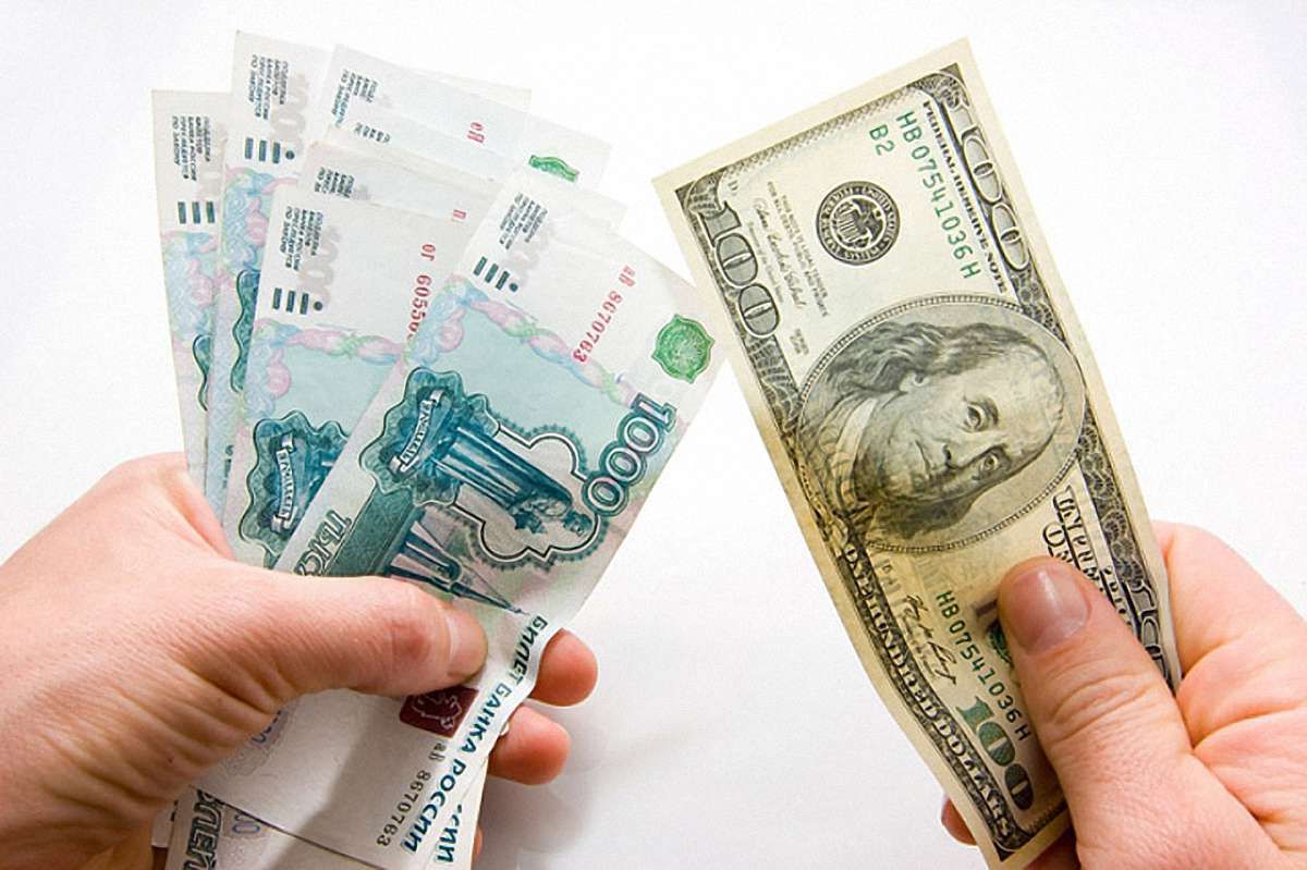Курс долара в Росії вперше досяг позначки 43 рублі