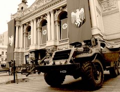 Свастика у Львові та погода в Лондоні