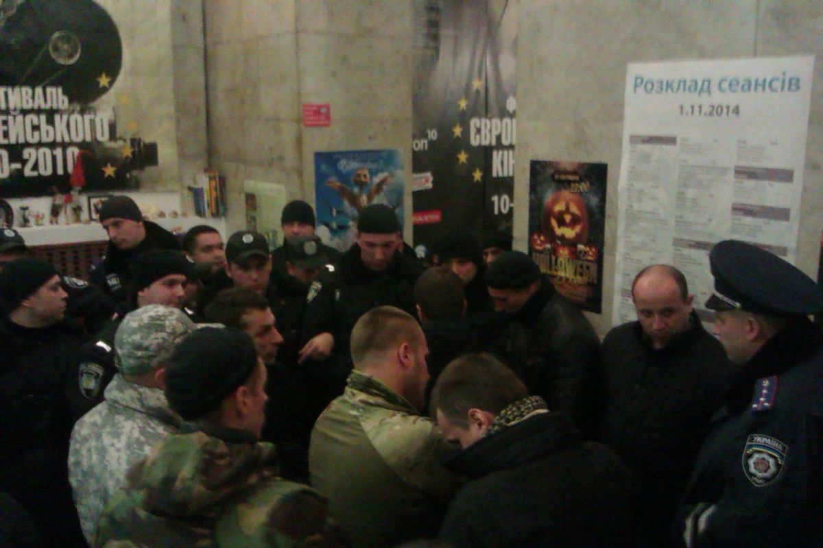 Невідомі під виглядом "Правого сектора" зірвали показ "Молодості" у кінотетатрі "Кінопанорама"