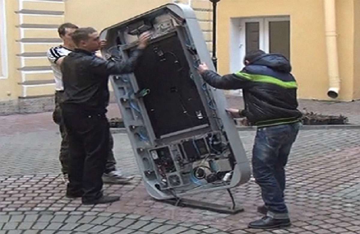 У Санкт-Петербурзі демонтували пам’ятник Стіву Джобсу після заяви Тіма Кука