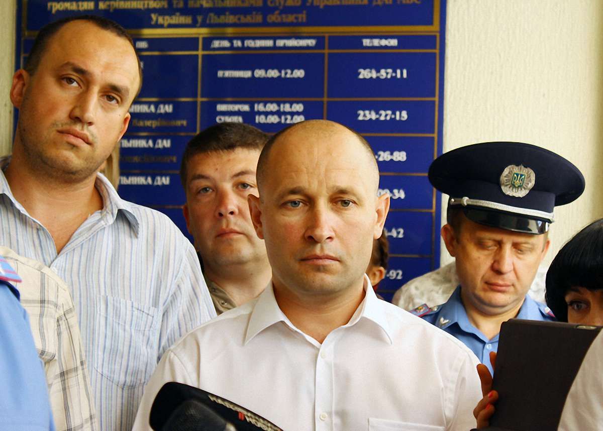 Екс-начальника ДАІ Львівщини Степана Харабару відправили у райвідділ