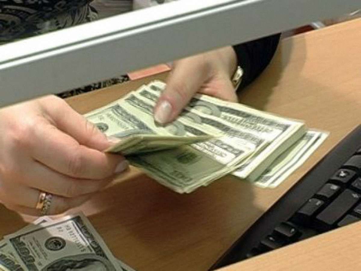 Банкіри погіршили прогнози щодо курсу долара до 14 грн    