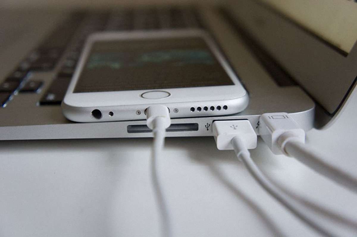 Новий китайський вірус вразив сотні тисяч пристроїв Apple