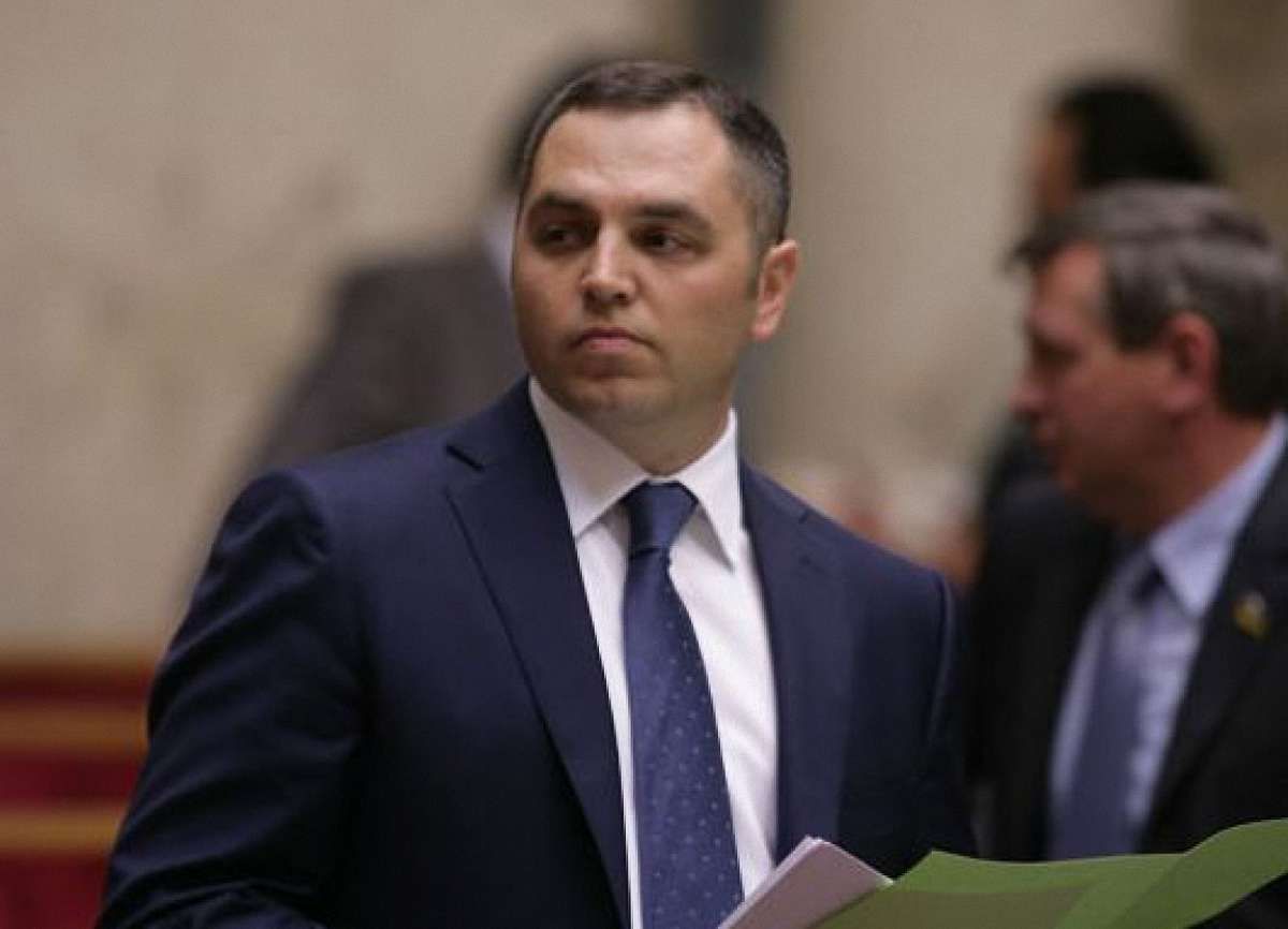 Андрій Портнов похвалився Шенгенською візою, яку отримав у Швейцарському консульстві