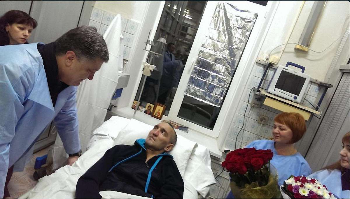 Порошенко вручив нагороду Героя України полковнику Ігорю Гордійчуку