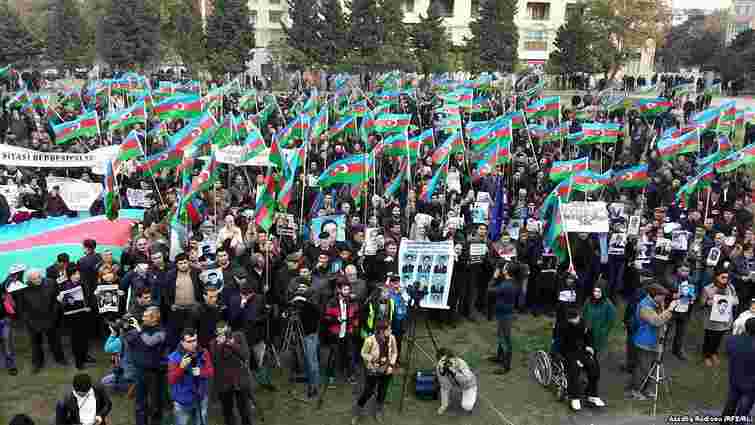 У Баку на опозиційний мітинг зібралися тисячі людей
