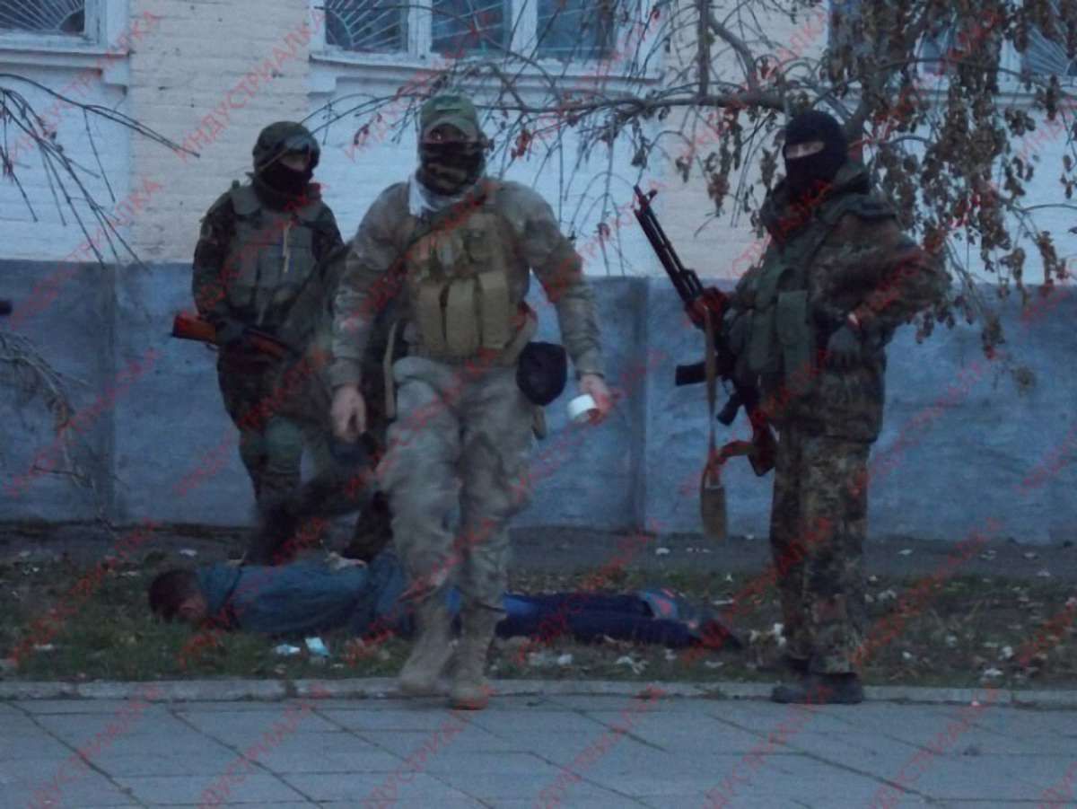 Під ОВК №79 у Запорізькій області невідомі відкрили автоматну стрілянину