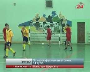 Гравці  футзальної команди "24 каналу" позмагалася зі "Світочем"