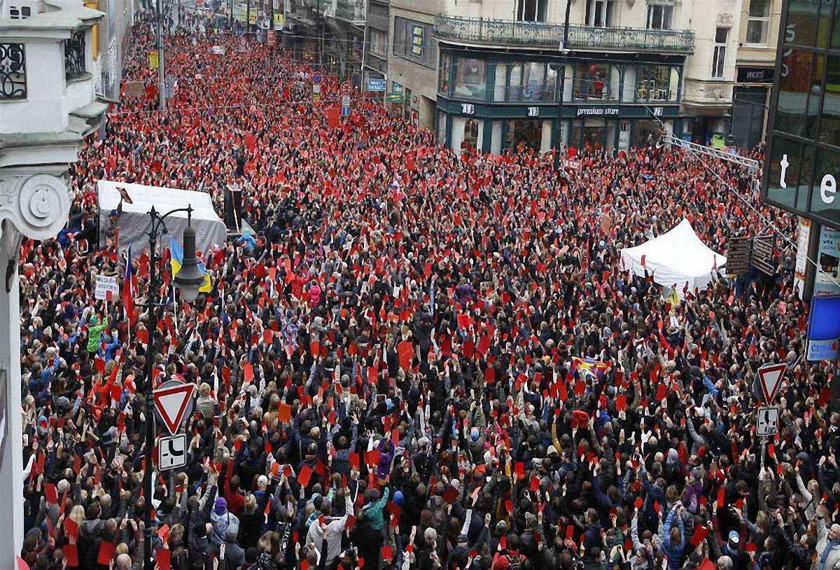 У Чехії тисячі людей мітингували проти проросійської політики президента