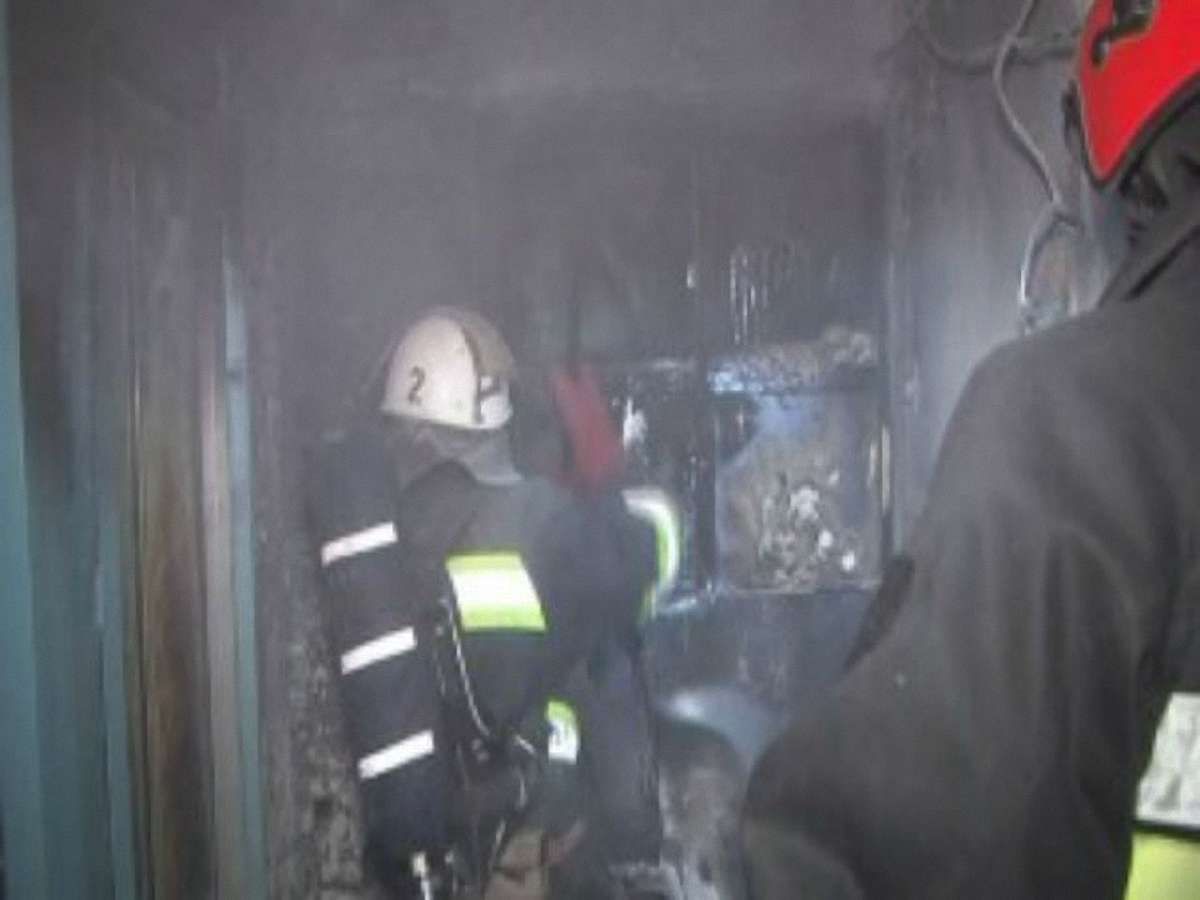 Під час нічної пожежі у львівській багатоповерхівці врятували двох дітей