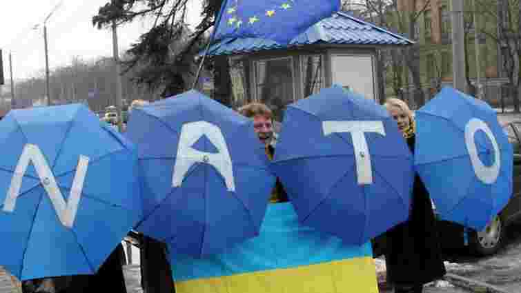 В Україні зросла кількість прихильників вступу до ЄС та НАТО