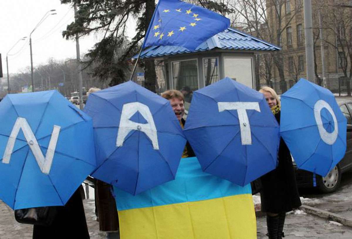 В Україні зросла кількість прихильників вступу до ЄС та НАТО