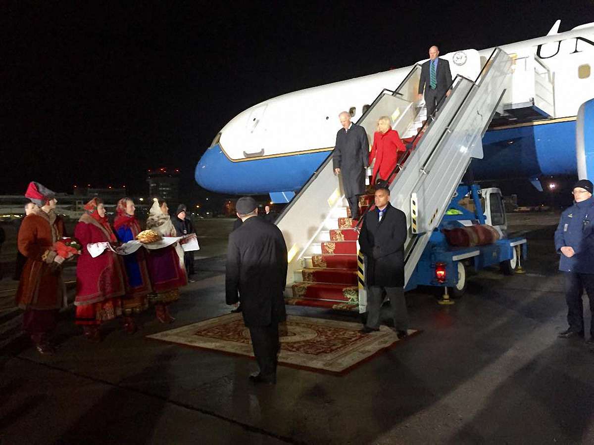 Віце-президент США прилетів до Києва з візитом