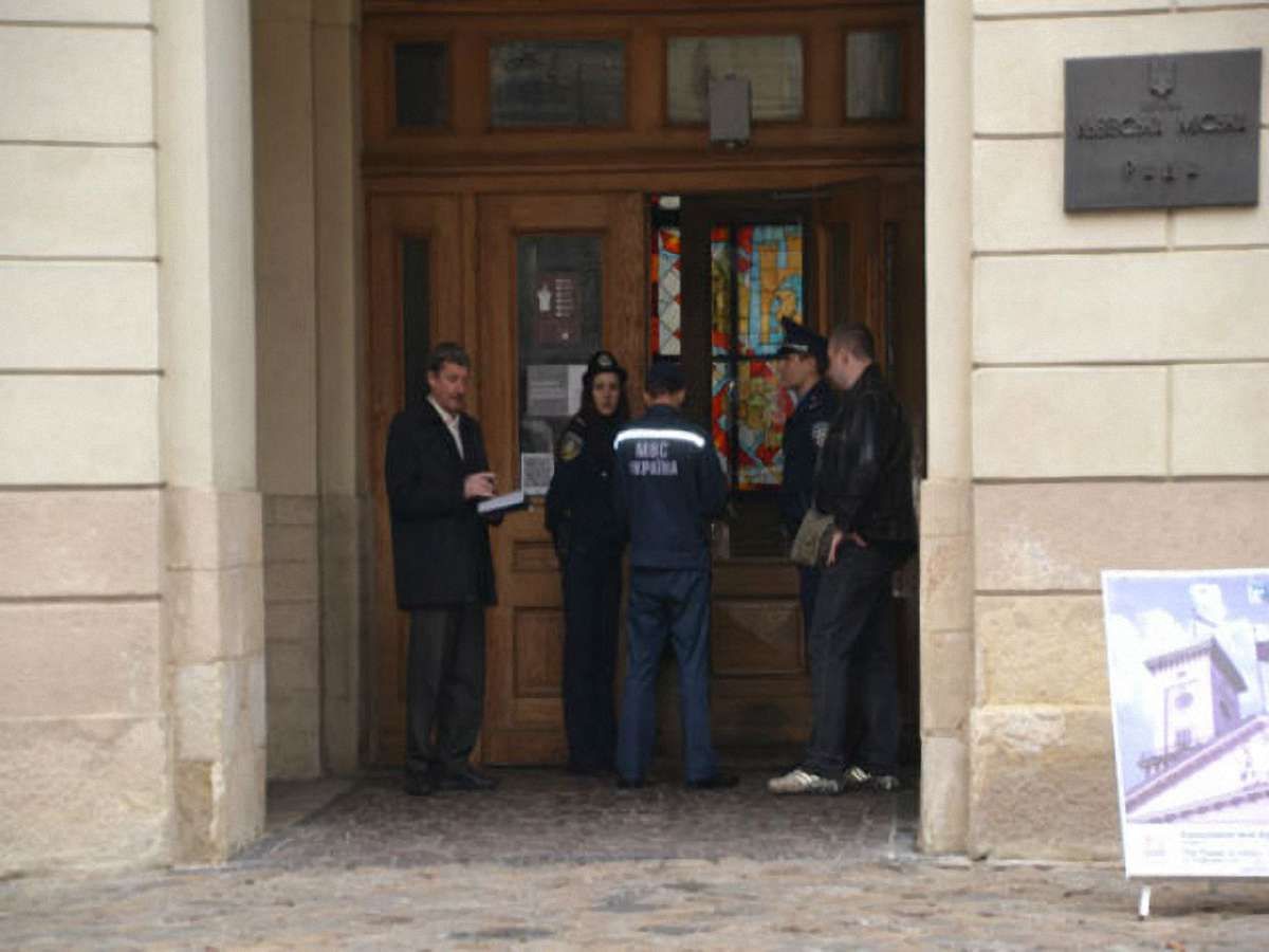 У Львівській міськраді вибухівки не знайшли