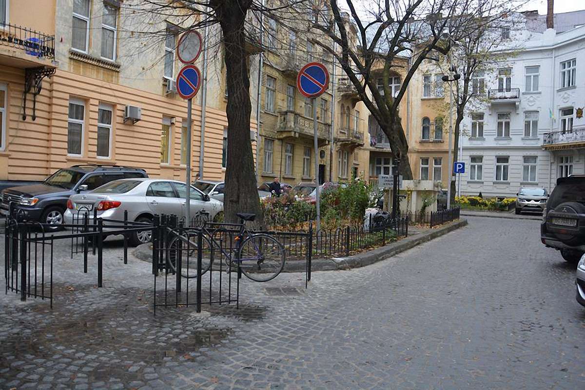 У центрі Львова облаштували новий велопаркінг
