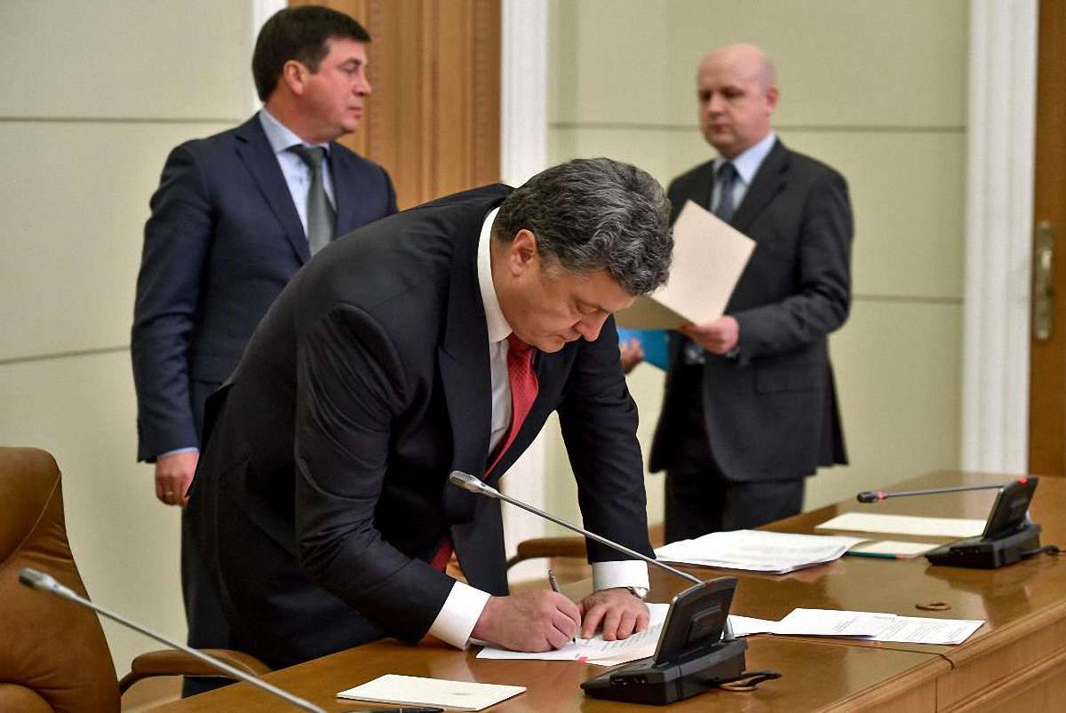 Порошенко присвоїв звання Героїв України «Небесній сотні»