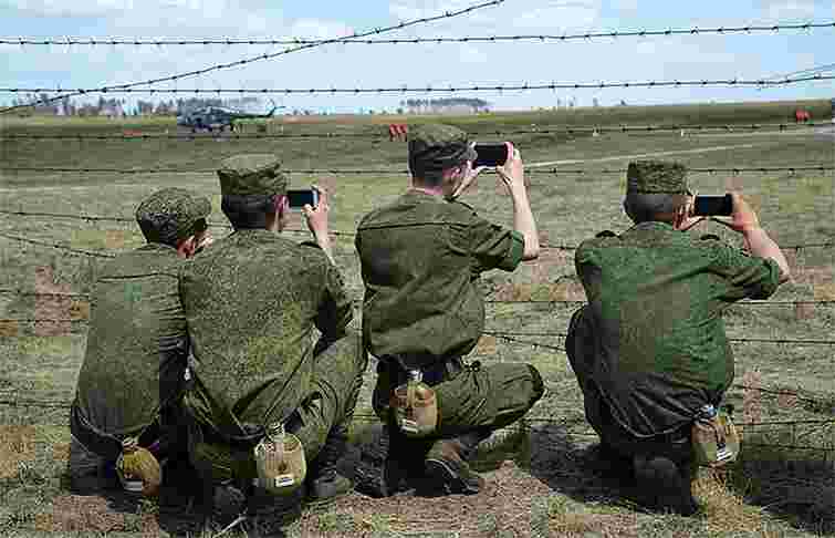 Міноборони Росії спростувало інформацію про заборону призовниками користуватися iPhone